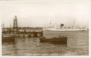 REAL PHOTOGRAPHIC POSTCARD OF MV KRONPRINSESSE INGRID ARRIVING AT HARWICH, ESSEX - Picture 1 of 2