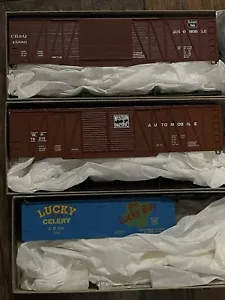 Set of 3 Box Cars Roundhouse Products Set of 3 Box Cars HO Scale - Picture 1 of 5