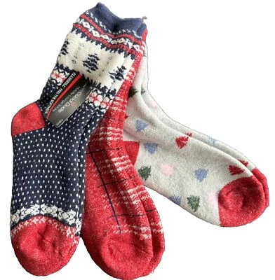 Paquete de 3 calcetines de felpa de vacaciones CUDDL DUDS para damas talla única 4-10 Foto 1 de 2