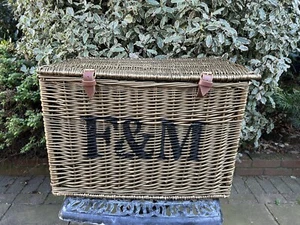 FORTNUM AND MASON F&M RARE GOLD BEAUTIFUL LARGE WICKER BASKET - LEATHER STRAPS - Picture 1 of 6