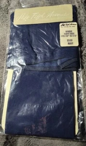De colección Nuevas Pantimedias Saks Fifth Avenue Azul Marino Opacas Todo Nylon 5'4" a 5'10" CHIC - Imagen 1 de 4