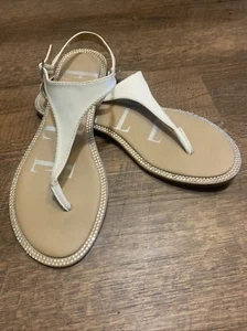 Elle Size 6 White Thong Sandles With Silver Buckle And Gems - Picture 1 of 10