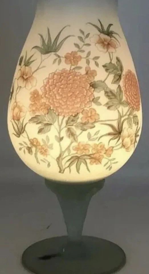 "Florero linterna de vidrio esmerilado satinado pintado a mano de 11"" borde dorado floral Perú UCGC DE COLECCIÓN" Foto 1 de 4