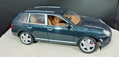 Maisto Porsche Cayenne Turbo 1/18 - Image 1 of 4