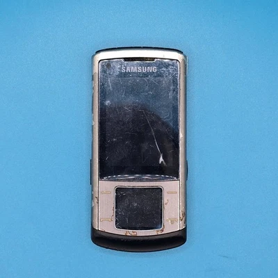 Samsung U900 Soul 128MB Silver – For Parts Only – Cracked Screen + No Battery - Image 1 of 4