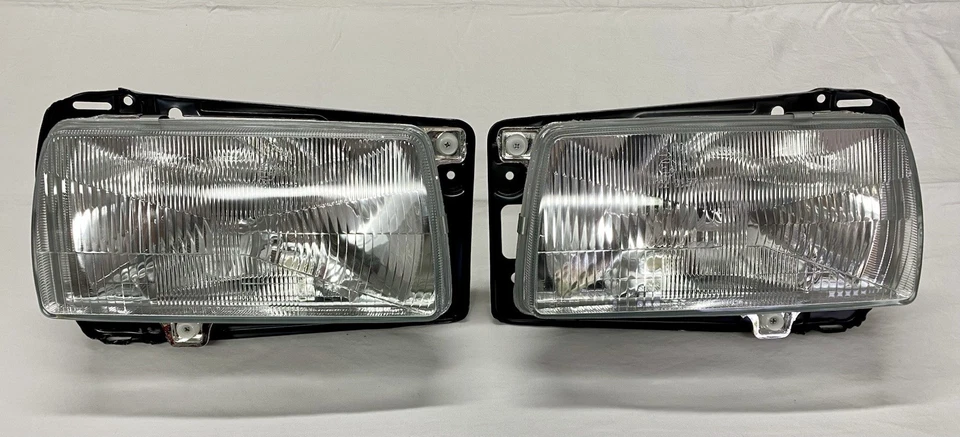 COPPIA FANALI ANTERIORI PROIETTORI SX DX  VOLKSWAGEN  VENTO JETTA MK2 1983-1992 - Immagine 1 di 4