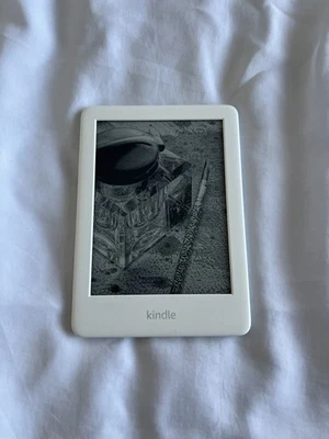 Amazon Kindle 10th Generation 4GB eReader White FrontLight WiFi J9G29R - Image 1 of 4