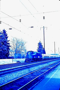 ORIGINAL EKTACHROME SLIDE OF AMTRAK GG-1 #902 (ex-PRR #4899) NEWARK JANUARY 1979 - Picture 1 of 1