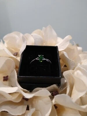 Anillo ruso de platino con diopsido sobre plata esterlina (1 talla 9 o talla 10) TCW = 0,80 Foto 1 de 4