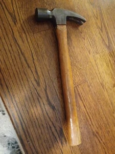 32oz Well Made Carpenters Hammer very Solid Unbranded Solid Waffle Construction - Picture 1 of 11