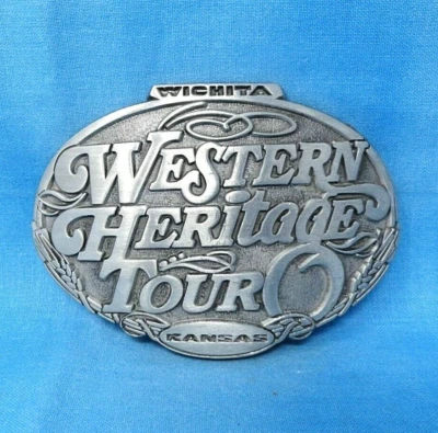 Hebilla de cinturón Western Heritage Tour Wichita Kansas medallas de diseño de premio de colección. BMW328 Foto 1 de 4