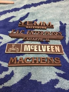 Vintage Lot Of 4 Dealer Emblems Yemm, McElveen, Machens - Bild 1 von 2