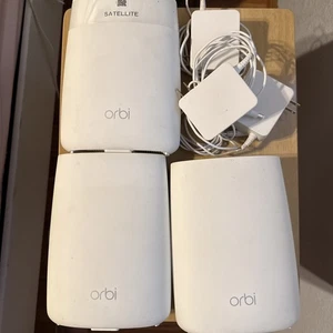 NETGEAR Orbi RBS50 RBK53-100NAS AC3000 Tri-band WiFi - 1 Satellite 2 Units - Picture 1 of 10