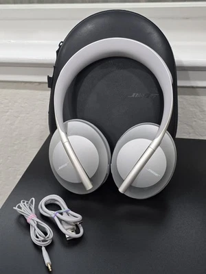 Auriculares Bluetooth Bose Noise Cancelling 700 - plateados Foto 1 de 4