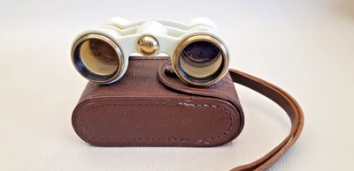 BINOCULARS VINTAGE SOVIET RUSSIAN THEATRE OPERA 2,5 X 65 WITH LEATHER CASE - Image 1 of 4