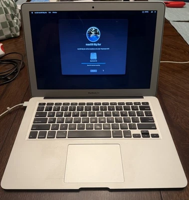 MacBook Air 11 银色 2014 年初 1.4 GHz 英特尔酷睿 i5 第 4 代 4GB 256GB 固态硬盘 — 第 1/4 张图片