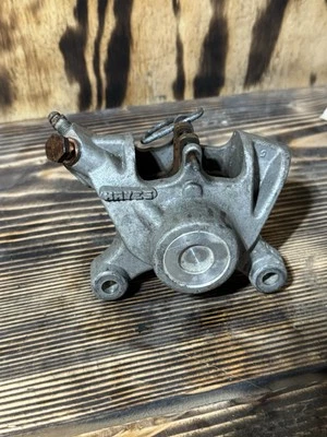 07-08 Pinza de freno de chasis Polaris 700 Dragon IQ con pastillas 2202742 RMK Foto 1 de 4