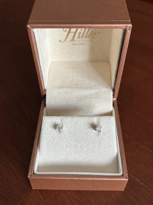 Aretes de diamantes naturales SI/G de oro blanco de 14K de 1/2 quilate color SI1 G-H Foto 1 de 4