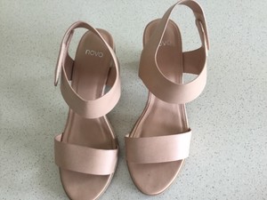 novo sandals sale