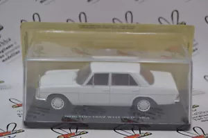 DIE CAST " MERCEDES - BENZ W115 200D - 1968 " AUTO VINTAGE SCALA 1/24 - Foto 1 di 3