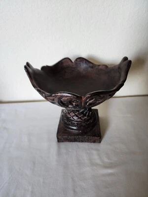 Cuenco grande tallado en madera de nogal hecho a mano - plato de caramelo de madera Foto 1 de 4