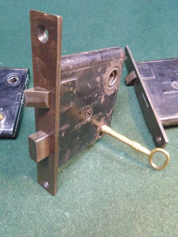 ONE 1864 D & M & Co # 579 BRASS FACE MORTISE LOCK w/KEY - VERY NICE  (16259) Cover