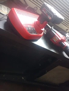 Milwaukee Hacksaw W 3.0 Slim Battery And Charger Set - Picture 1 of 3