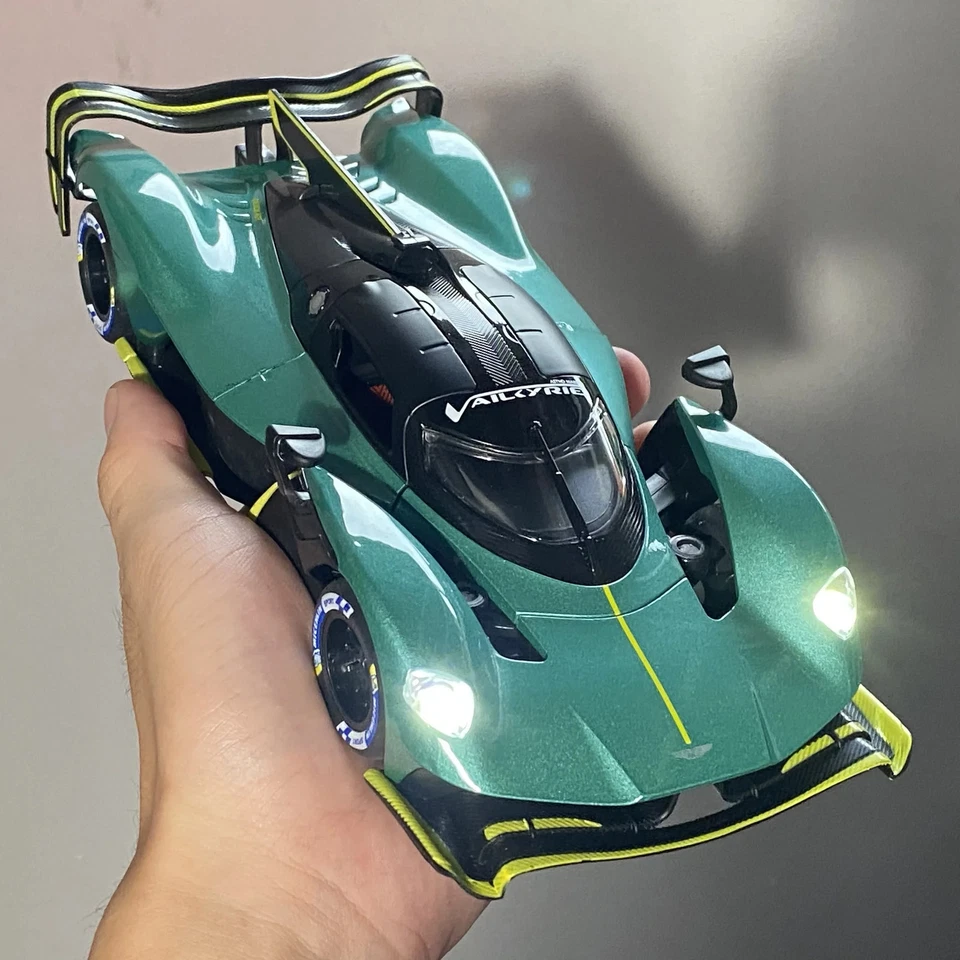 1:24 Aston Martin Valkyrie AMR PRO Superdeportivo Aleación Diecast Modelo Coche Luz de Sonido Foto 1 de 4