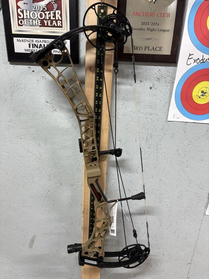 Darton Tritech 33 Right Hand 60 lbs FDE w/Black Limbs - Image 1 of 4