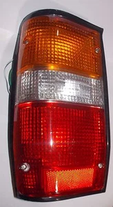 MITSUBISHI L200 (1986 - 08/1996)/ FANALE POSTERIORE SX/ REAR LIGHT LEFT - Foto 1 di 1