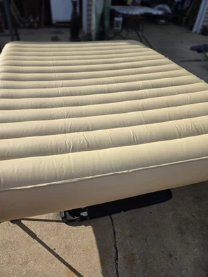 Cama EZ puerta delantera tamaño completo autodesplegable cama inflable sobre marco plegable Foto 1 de 4