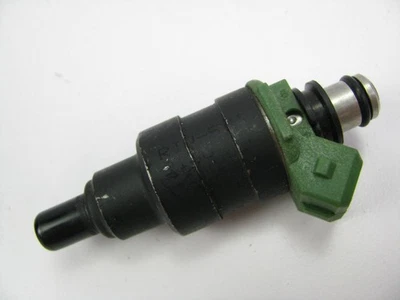 NUEVO - FUERA DE CAJA RIN-521 Inyector de combustible para Toyota Starlet 1983-1984 1,3 L-L4 Foto 1 de 3