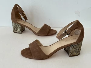 Nine West hellbraune Kunstleder-Sandalen mit Knöchelriemen geometrisches Muster ~ Größe 7,5M - Bild 1 von 11