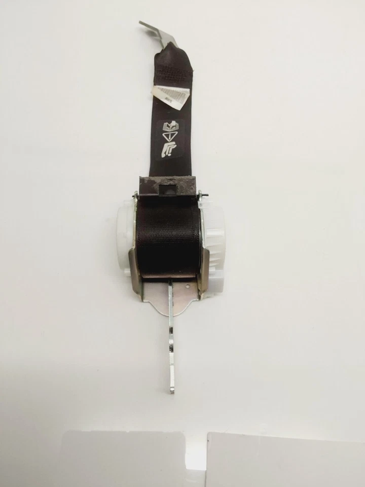 BMW 525i 2007-2010 cinturón de seguridad trasero derecho del lado del pasajero 33052211 OEM. Foto 1 de 4