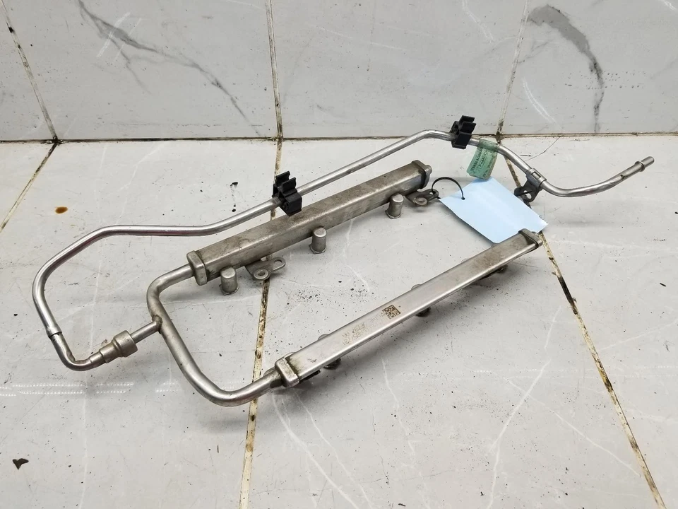 Ford Taurus 2014 riel de inyección de combustible de 3,7 L con línea de combustible de metal #009803 Foto 1 de 4