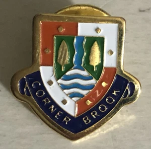 Pin pequeño Corner Brook multicolor J1 - Imagen 1 de 3