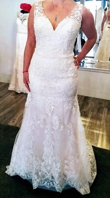 Ahora es la oportunidad de poseer este precioso vestido de novia Foto 1 de 3