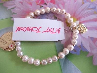 Betsey Johnson Gold Tone & Faux Pearl Stretchy Bracelet Heart Charm NEW - Image 1 of 4