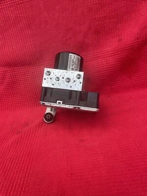 BMW X3 X4 F25 F26 ABS Pump Hydraulic Brake Control Module 6880267, 6881322 - Image 1 of 4