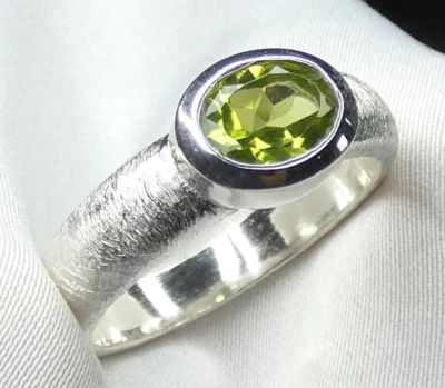 Peridot, Olivin Ring 925 Silber Gr 18,8 (59) teilmattiert mod Design UNIKAT neu* - Bild 1 von 4