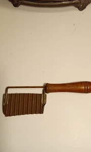 Vintage Crinkle Cutter Potato Slicer with Wood Handle - Picture 1 of 6