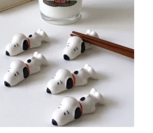 2x Peanuts Snoopy LÖFFELABLAGE Essstäbchen REST Keramik [2-teiliges Set] + SPUR - Bild 1 von 9