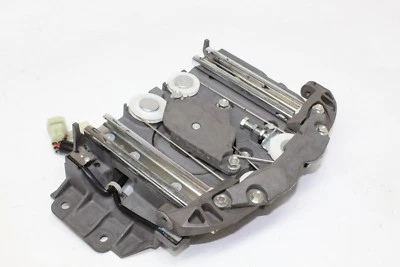 Оригинальный двигатель системы подъема и опускания лобового стекла 06–07 Yamaha FJR1300 - Изображение 1 из 4