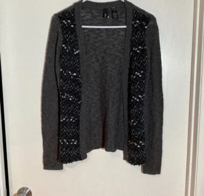 Cárdigan boutique con hebilla pequeño Foto 1 de 4