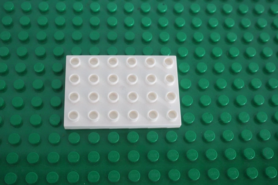 Duplo WHITE 4 x 6 pegs Baseplate Base Plate Floor Thin 4x6 - Image 1 of 1