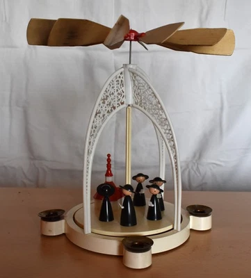 DDR Pyramide Bausatz mit Kurrende Figuren - Bild 1 von 4