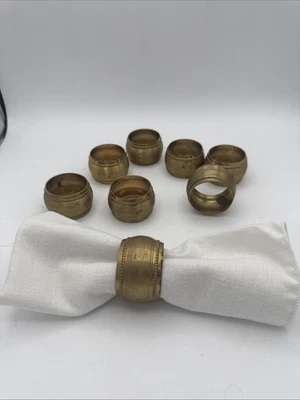 "Juego de 8 servilleteros de latón macizo con cuentas y pátina forrada de colección MCM de 1,5"" H" Foto 1 de 4