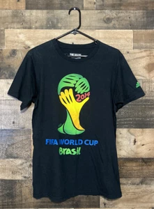Camiseta para hombre de la Copa Mundial de la FIFA Brasil 2014 talla mediana negra oficial fútbol - Imagen 1 de 3
