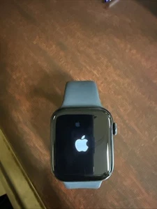 Apple Watch SE (2nd Generation) 44mm GPS Cellular Black Aluminum Smartwatch - Photo 1 sur 3