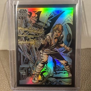 Topps 2022 cromo Star Wars Galaxy refractor Luke Skywalker en acción 21 - Imagen 1 de 2